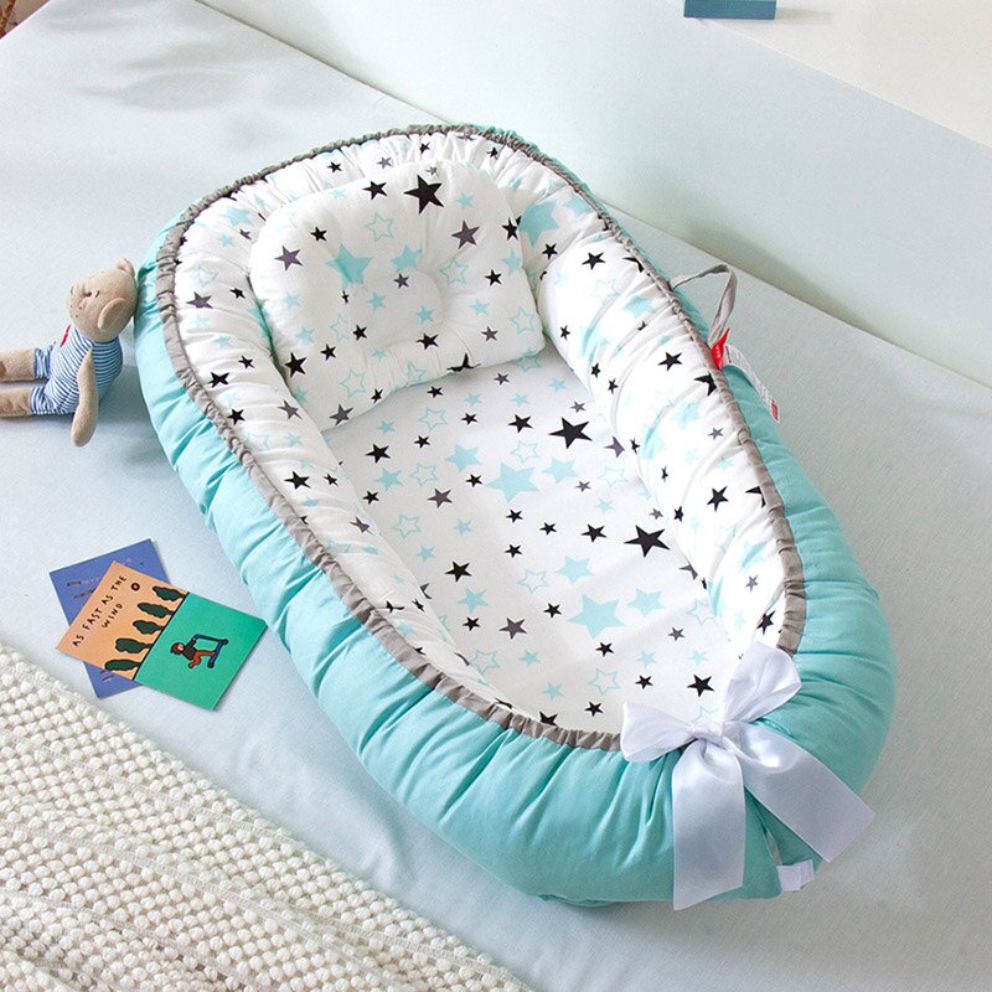 Cosulet Bebelusi pentru Dormit tip Baby Nest, cu Doua Fete, 0-24 Luni, 90x55cm, Husa Bumbac, Confort & Siguranta, Alb/Turcoaz