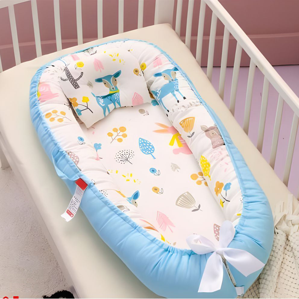 Cosulet Bebelusi pentru Dormit tip Baby Nest, cu Doua Fete, 0-24 Luni, 90x55cm, Husa Bumbac, Confort & Siguranta, Alb/Blue sky
