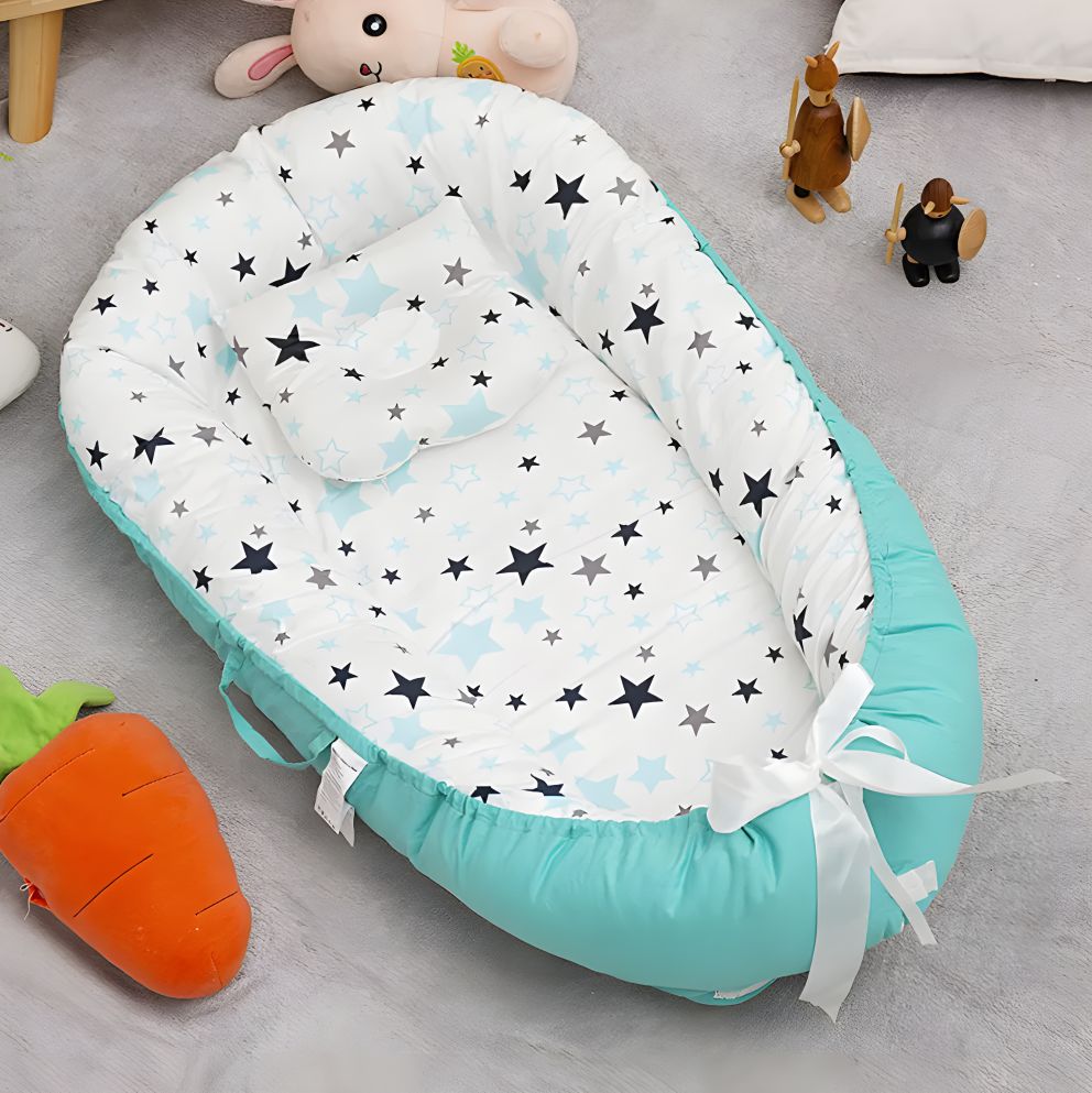 Cosulet Bebelusi pentru Dormit tip Baby Nest, cu Doua Fete, 0-24 Luni, 90x55cm, Husa Bumbac, Confort & Siguranta, Alb/Turcoaz