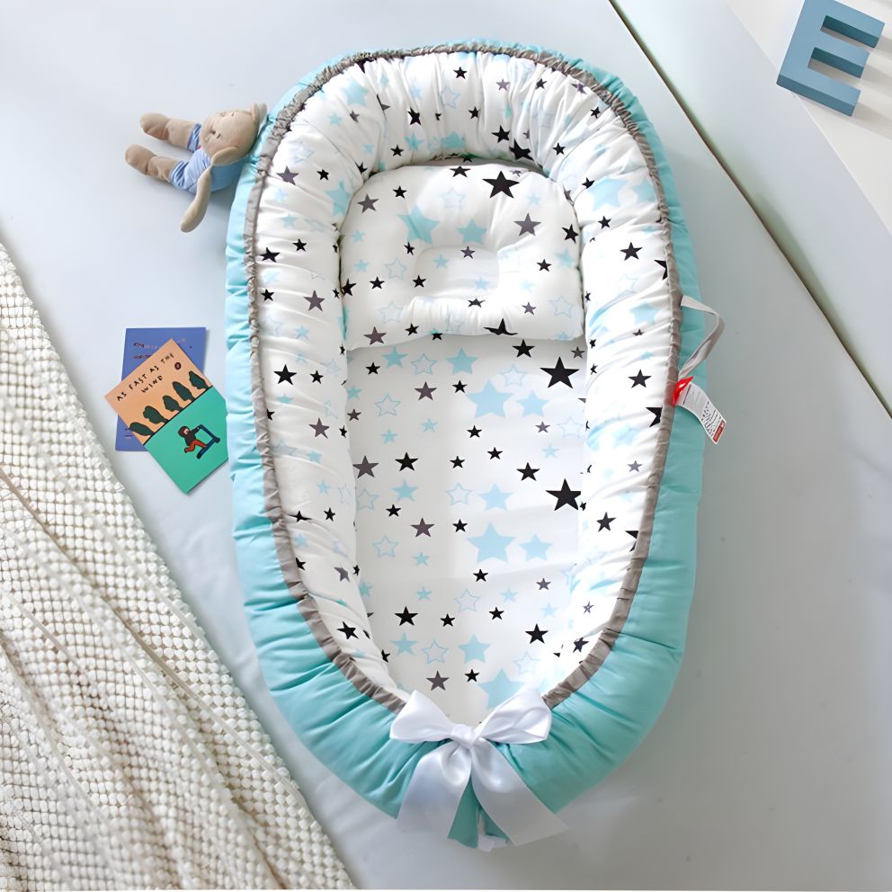 Cosulet Bebelusi pentru Dormit tip Baby Nest, cu Doua Fete, 0-24 Luni, 90x55cm, Husa Bumbac, Confort & Siguranta, Alb/Turcoaz