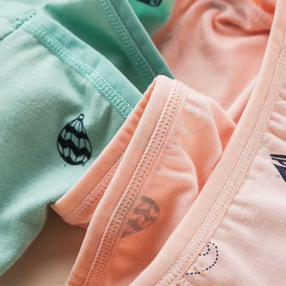 Set 6 Chiloți Menstruali pentru Adolescente, Pentru Flux Redus, 3 Straturi, Confort și Protecție Zilnică, Reutilizabili, Bumbac, Multicolori - Linovit Store