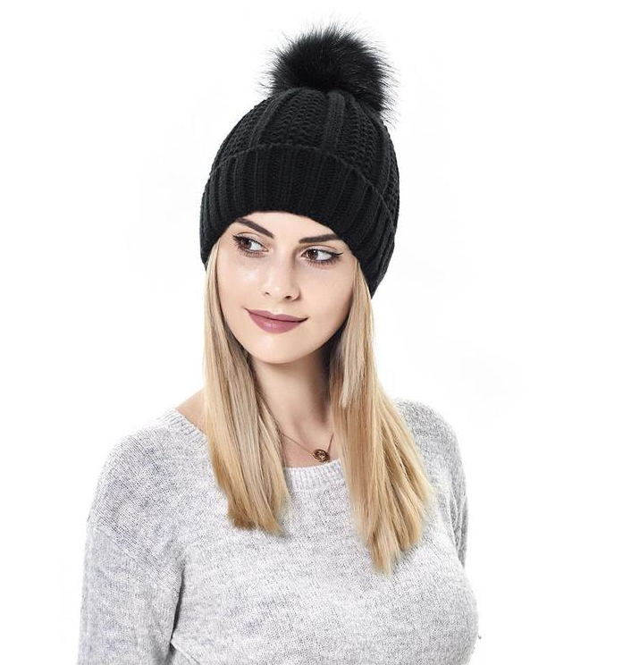 Fes de iarnă cu pompon și interior din satin pentru protecția părului - Linovit Store