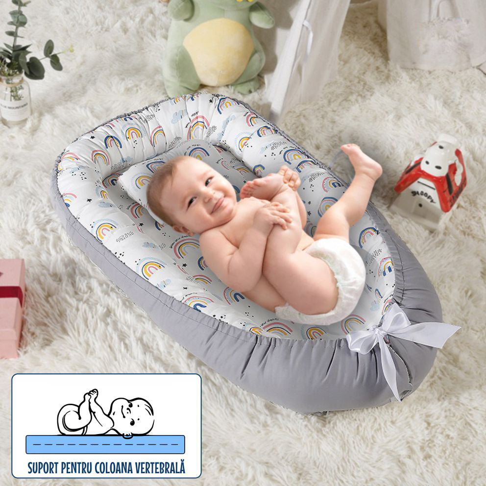 Cosulet Bebelusi pentru Dormit tip Baby Nest, cu Doua Fete, 0-24 Luni, 90x55cm, Husa Bumbac, Confort & Siguranta, Alb/Gri deschis