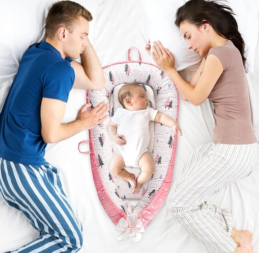 Cosulet Bebelusi pentru Dormit tip Baby Nest, cu Doua Fete, 0-24 Luni, 90x55cm, Husa Bumbac, Confort & Siguranta, Alb/Roz