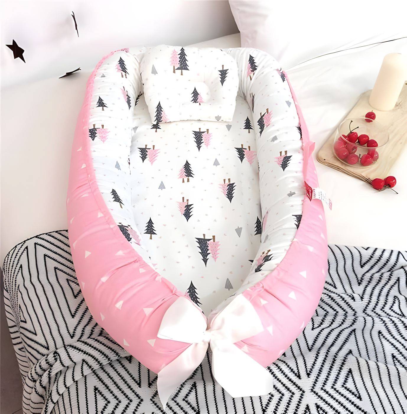 Cosulet Bebelusi pentru Dormit tip Baby Nest, cu Doua Fete, 0-24 Luni, 90x55cm, Husa Bumbac, Confort & Siguranta, Alb/Roz